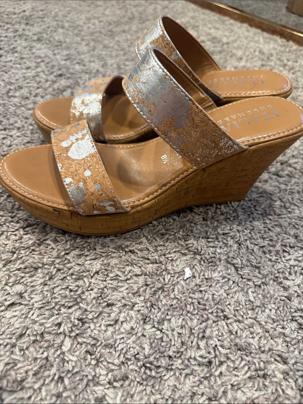 Italian Shoemakers Tan Sandals with Silver Metallic Accents Stretch Wedges 8 1/2 - Picture 2 of 7